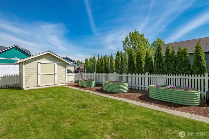 Garden shed with room for all your tools!