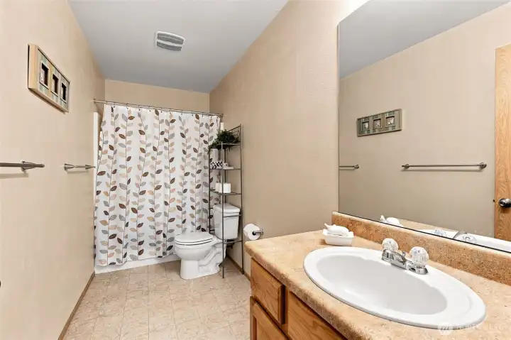 Full Guest Bathroom