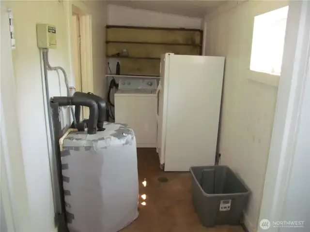 Pantry/laundry room