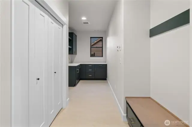 Mud/Laundry room
