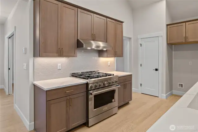 Gas range.