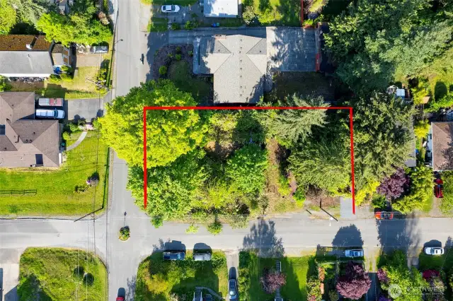 Corner lot may be ideal for ADU/DADU access.