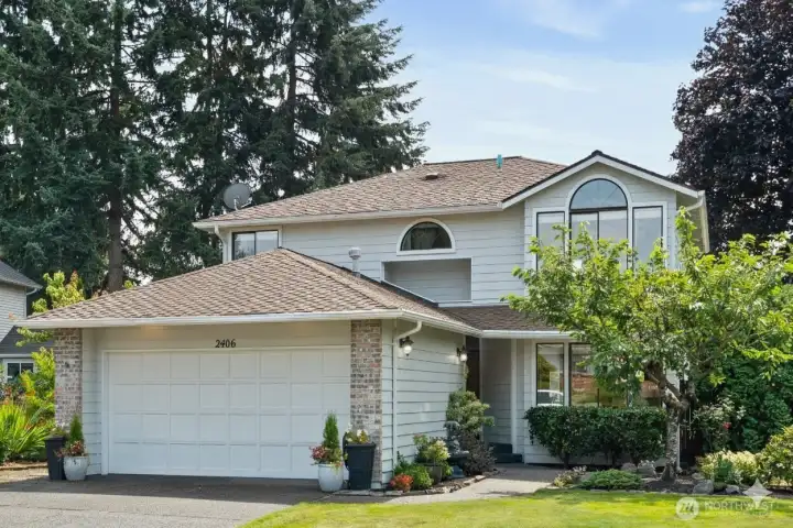Mill Creek stunning 4 BR 3 BA two story home in ideal culdesac location with an incredible yard.