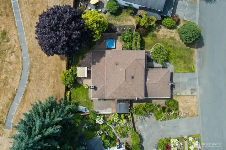 Quiet location in cul-de-sac backing to exclusive fully-fenced neighborhood park/greenbelt area (home has access gate from back yard). An extra space to walk, run, or play!