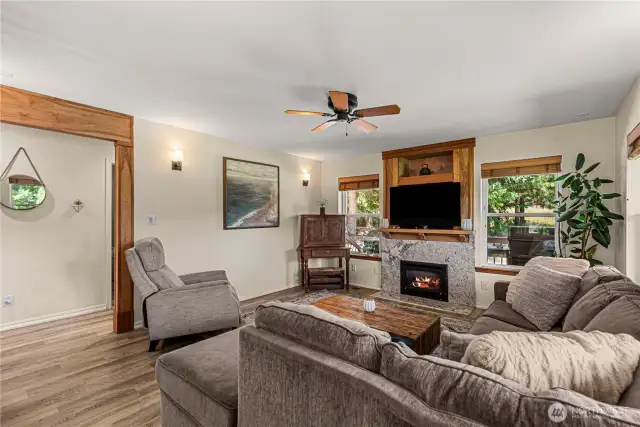 Living Room, Gas Fireplace
