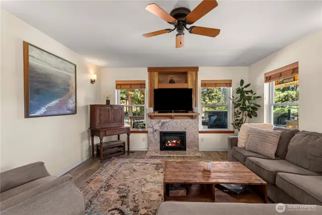 Living Room, Gas Fireplace