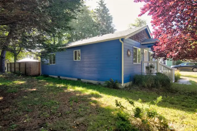 Fully fenced backyard and plenty of room for RV parking with hookups