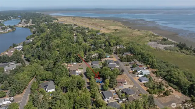 This charming home is located between Duck Lake and the bay - the best of both worlds. And you're never too far from miles of sandy beaches!