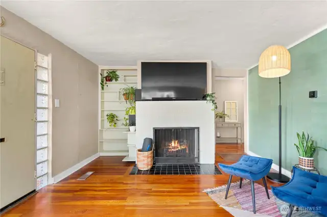 Fireplace with insert