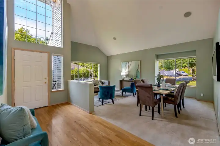 Awesome entrance with high ceiling and natural light.