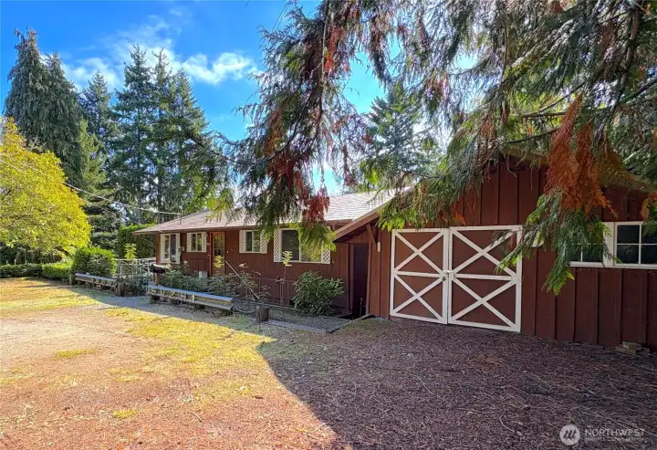 Sunny, quiet and private lot