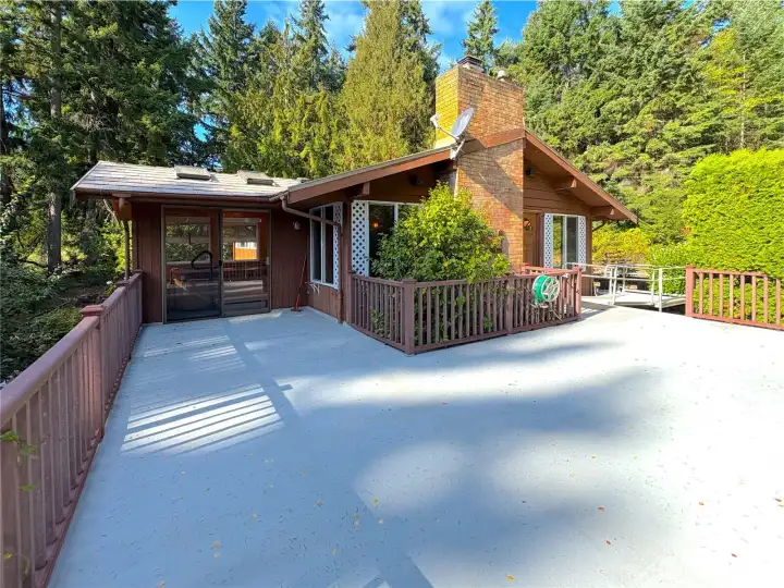 Huge wrap around deck for entertaining