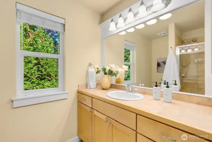 Primary w/ 2 walk-in closets, double vanities & soaking tub