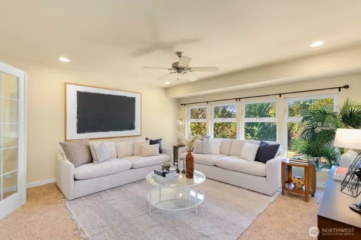 HUGE bonus/rec room