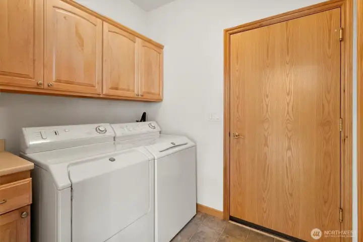 Laundry room with plenty of storage space