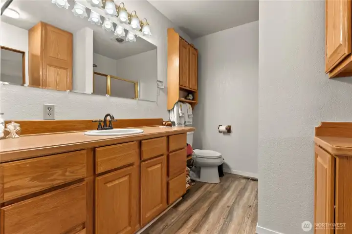 Large primary bath, with large walk in cedar closet