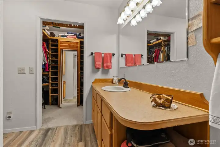 Large primary bath, with large walk in cedar closet