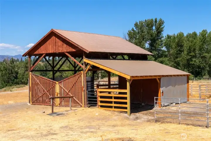 Hay barn and tack room and riding areana