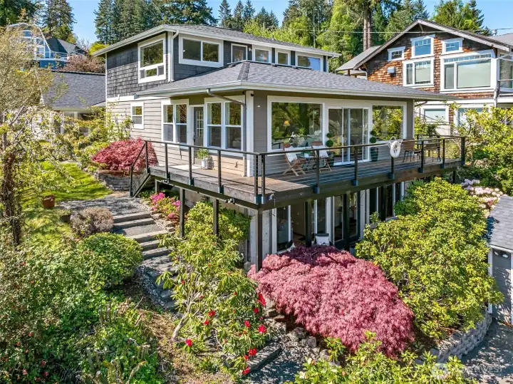 Welcome to 9226 Peacock Hill Ave!