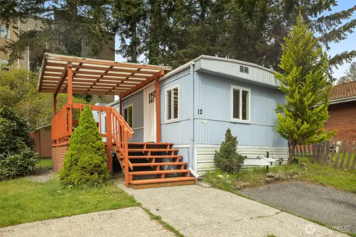 Welcome home! Affordable, comfortable, and ready for its next chapter!