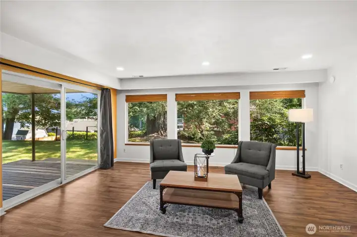 Large Living Room with beautiful View