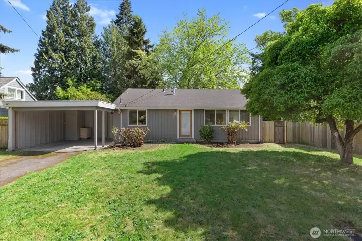 Welcome home to this cozy Shoreline home! Welcome home to this cozy Shoreline home!