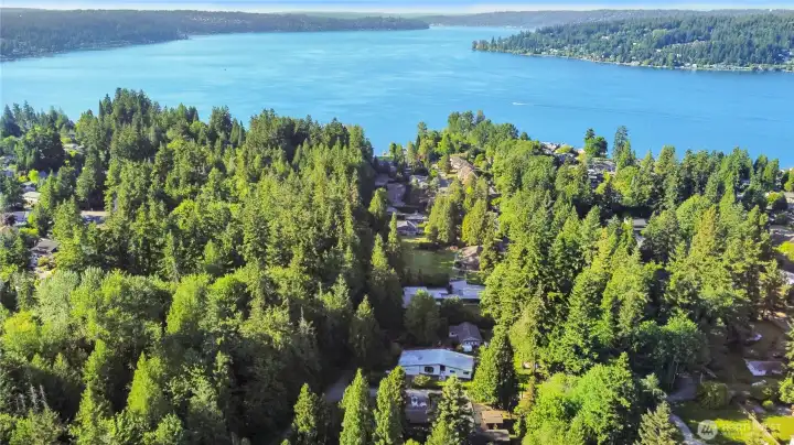 Home Located on the South end of Lake Samammsih