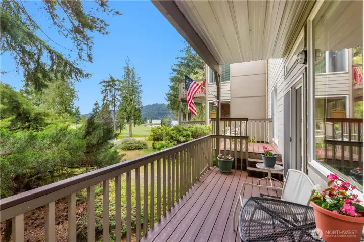 Welcome to this beautiful 3 bed 1.75 bath condo overlooking the Golf Course and Lake Whatcom Welcome to this beautiful 3 bed 1.75 bath condo overlooking the Golf Course and Lake Whatcom