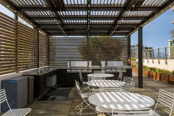 Covered BBQ dining Covered BBQ dining