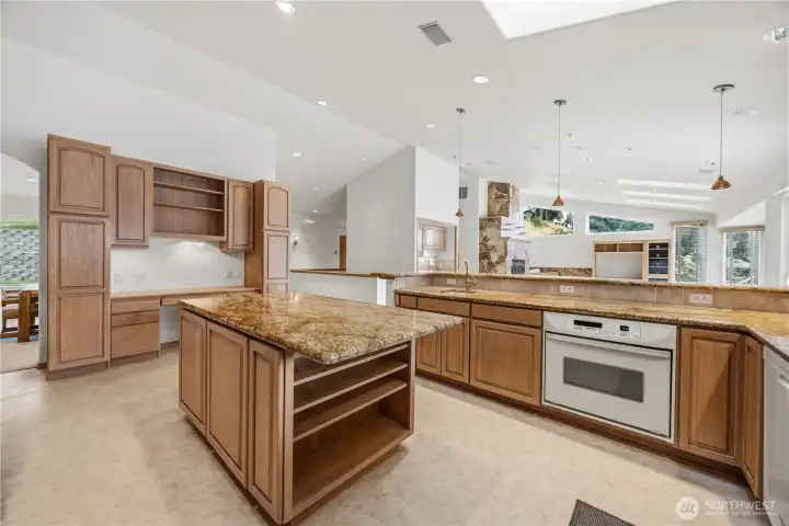 Kitchen has dual ovens and eating bar Kitchen has dual ovens and eating bar