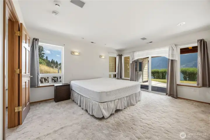 Large guest room not staged Large guest room not staged
