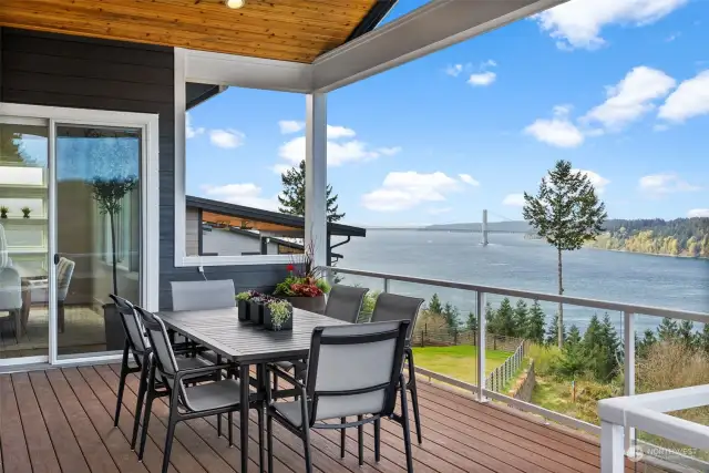 The deck boasts stunning panoramic views, including captivating scenery of the Narrows Bridge.