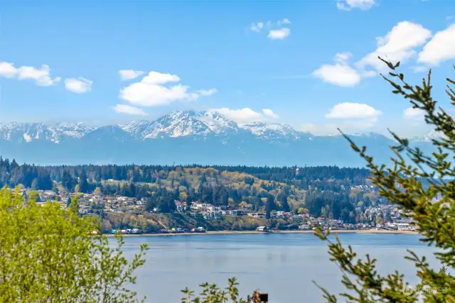 The Olympic range sit majestically behind Gig Harbor for a surreal outdoor backdrop.