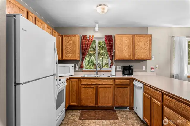 Lots of kitchen cabinet storage