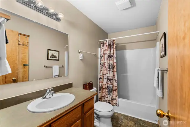 Full Bath off Hallway