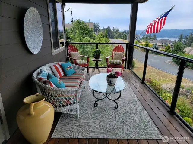Deck off Nook Faces West