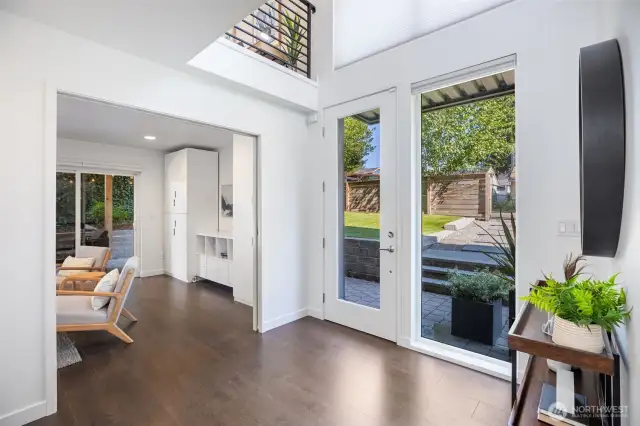 Bright lower floor, flex space can also be used as a bedroom.