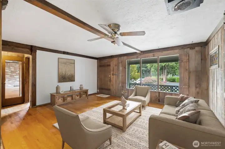 Same photo with virtual staging