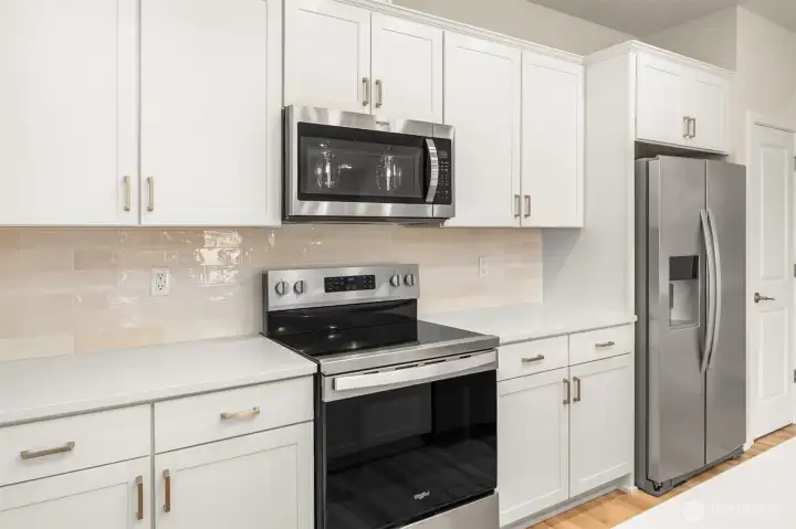 Kitchen includes side-by-side frig with water and ice dispenser