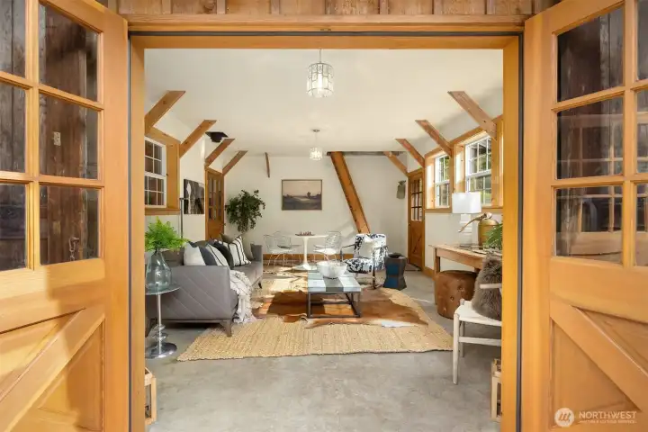 Come on in! Light and bright and inviting. An ideal setting to play or relax.