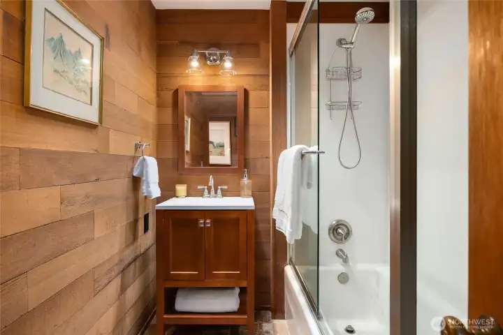 The full bath in the center of the home off the Entry serves the extra bedrooms and guests.