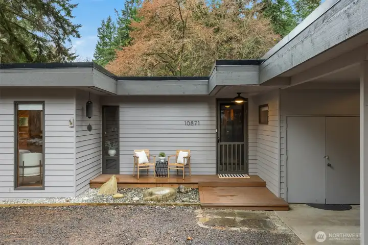 Welcome to 10871 Manitou Beach Dr. NE