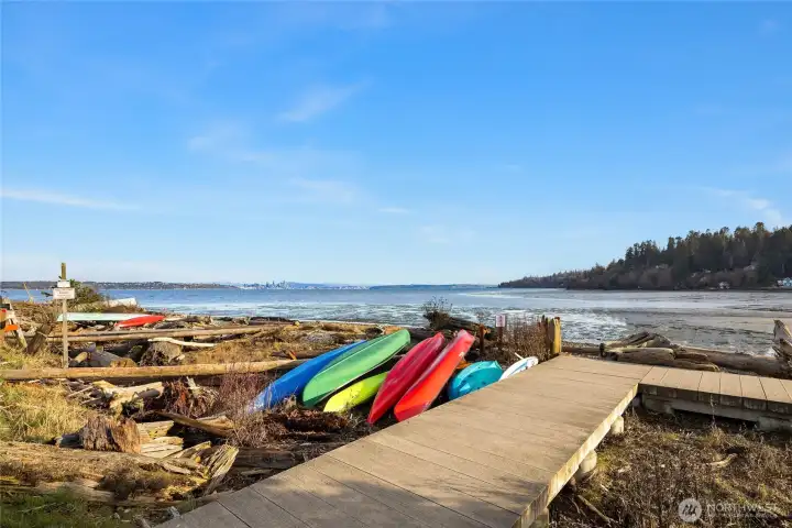 Also, less the a half a mile away is Manitou Beach with views of the Seattle Skyline. Neighbors love the loop from the Bakery to Beach.