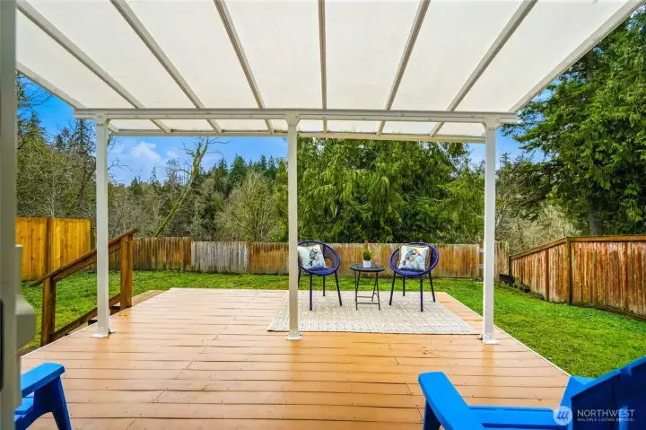 Covered back deck to enjoy any season!
