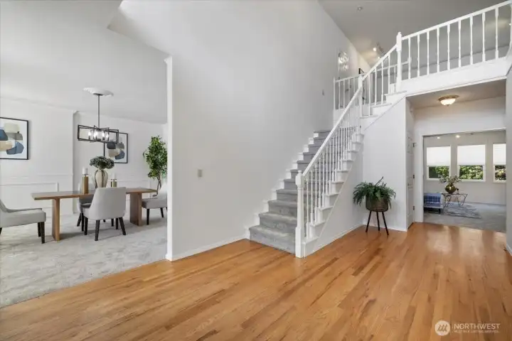 Dining room to left entry