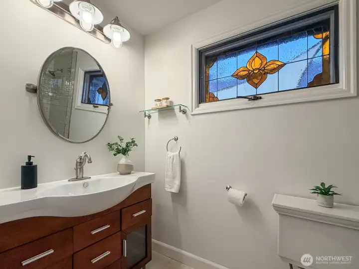 Bathroom in 2nd  Bedroom