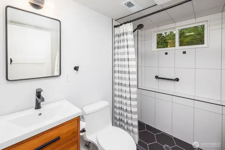 Lower level 3/4 bathroom. Shower door was removed but they are in excellent shape and can be reinstalled at buyers request.