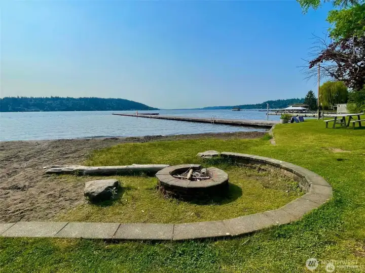 Enjoy your private access to Lake Washington as an owner of this fine home!