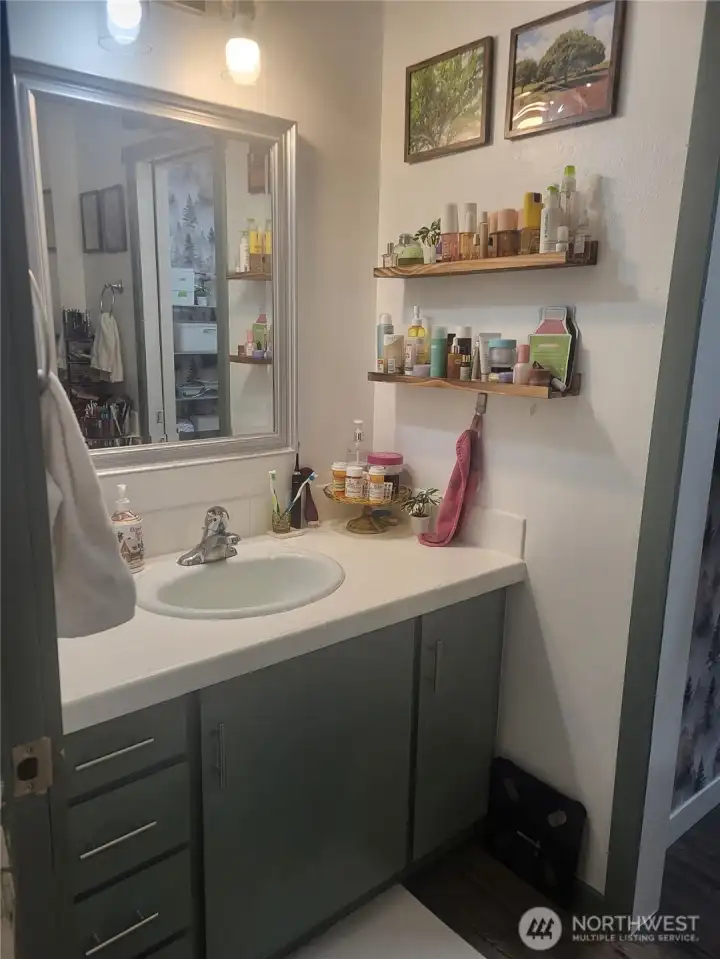 Main bathroom also has two sinks/cabinets on each side. Shower/tub combo.