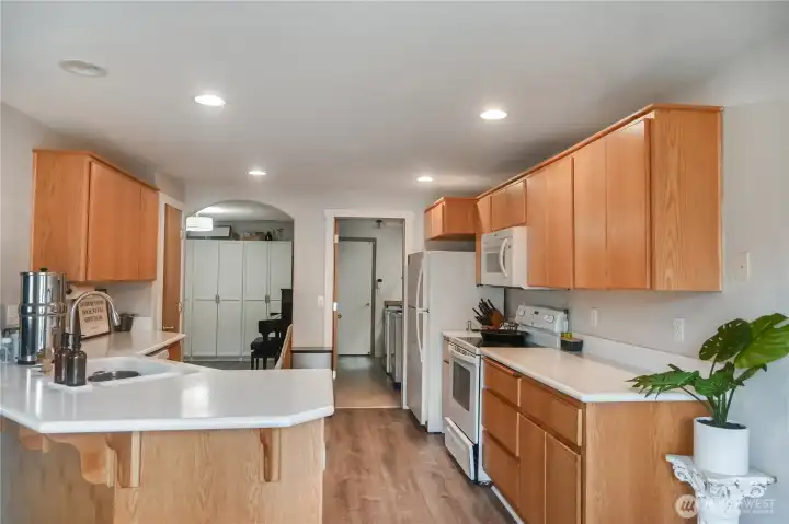 Kitchen with breakfast bar